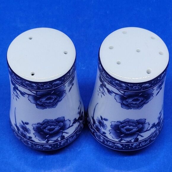 Baum Brothers Formalities Blue Rose Salt & pepper Shaker Set - Picture 4 of 6